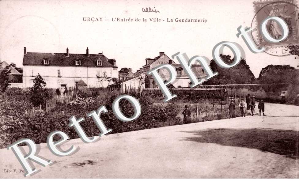L'entree de la ville - la gendarmerie