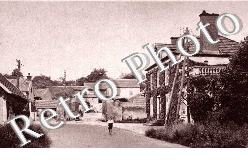 Entree du bourg - porte de l'ancien chateau