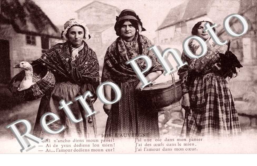 Femmes en costume traditionnel
