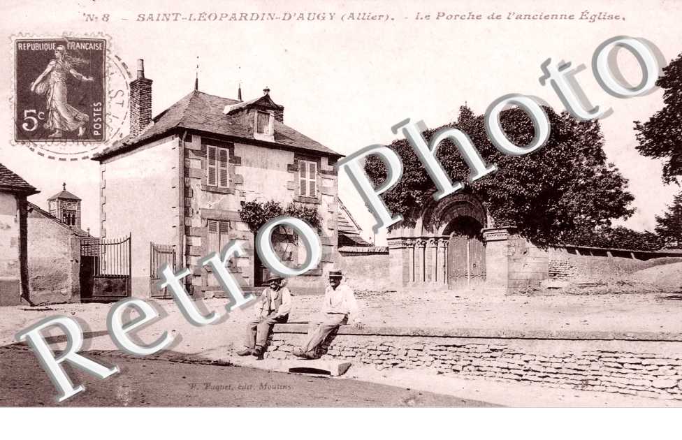 Le Porche de l'Ancienne Eglise