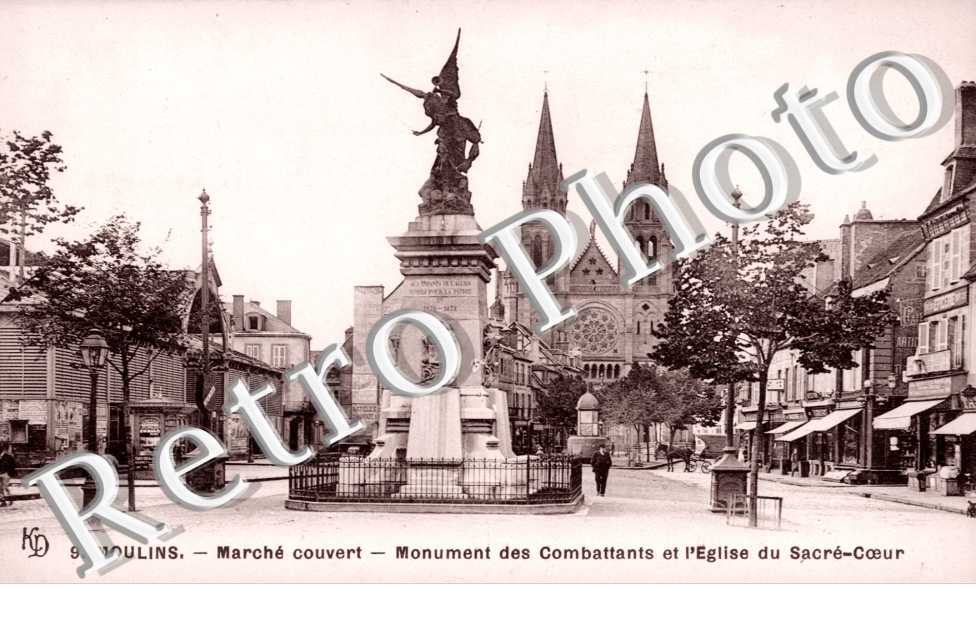 Marche couvert, Monument des Combattants et l'Eglise du Sacre-Coeur