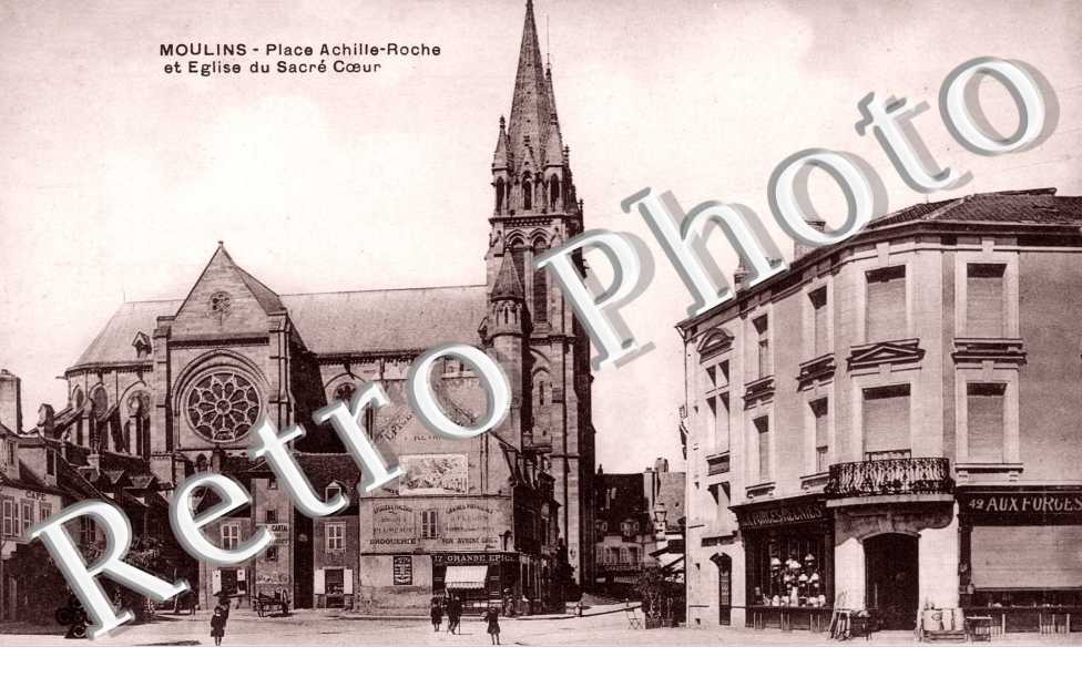 Place Achille Roche et Eglise du Sacre Coeur