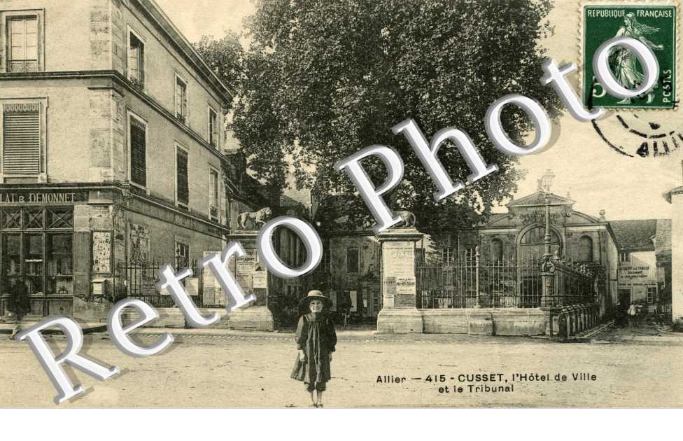 L'Hotel de Ville et le Tribunal