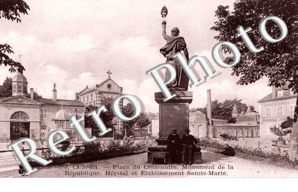Place du Centenaire, Monument de la Republique