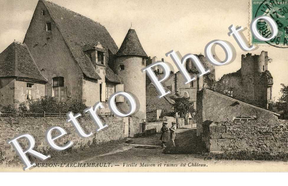 Vieille Maison et Ruines du Chateau