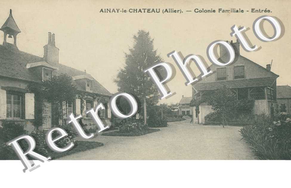 Colonie Familiale, Entree