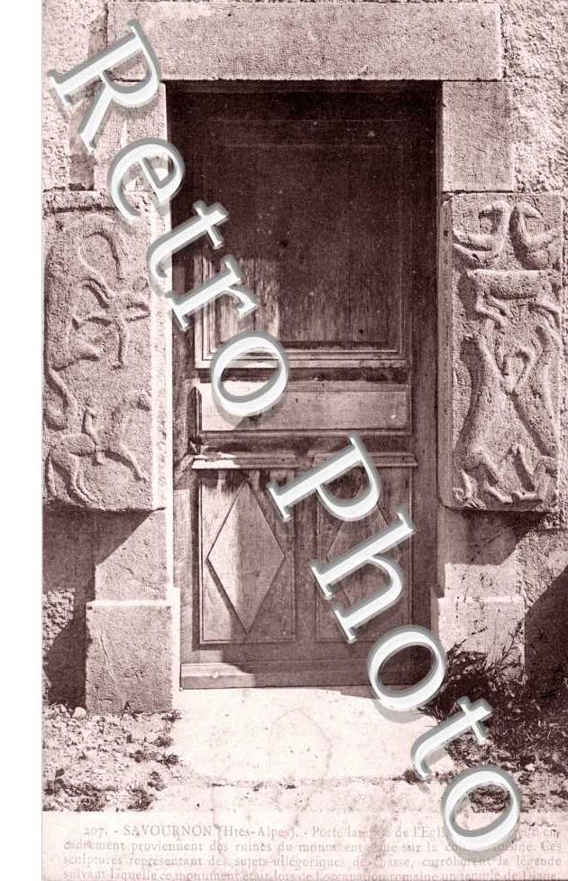 Porte laterale de l'eglise