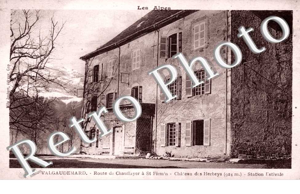 Route de Chauffayer - chateau des Herbeys - station estivale