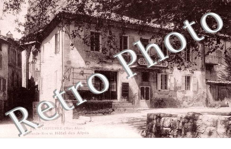 Grande rue et hotel des Alpes