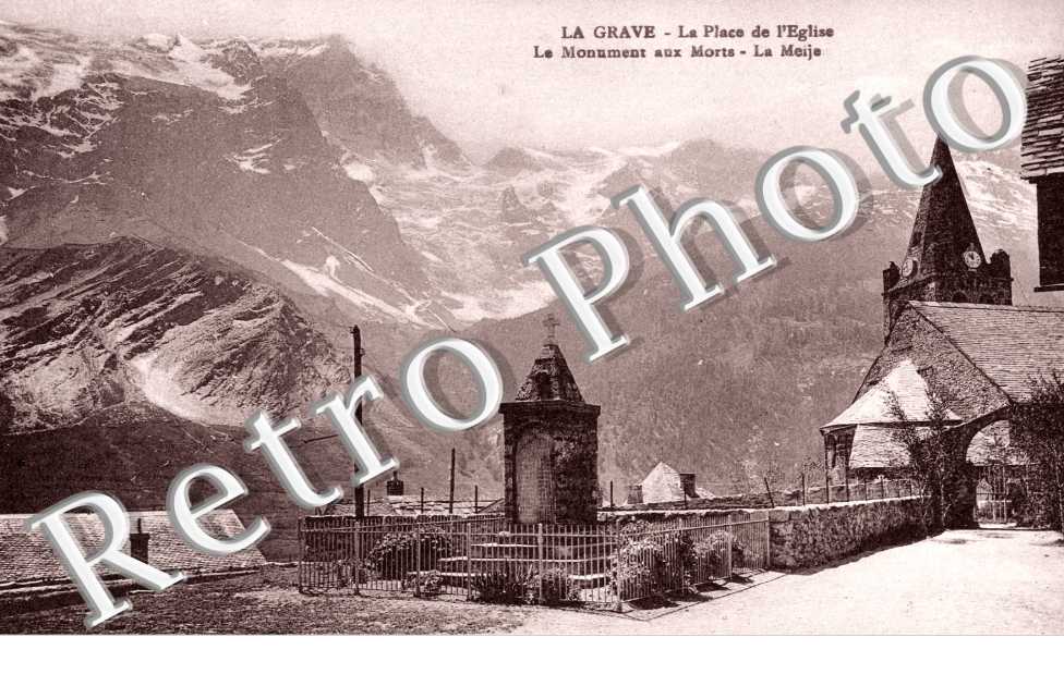 La Place de l'Eglise et le Monument aux Morts