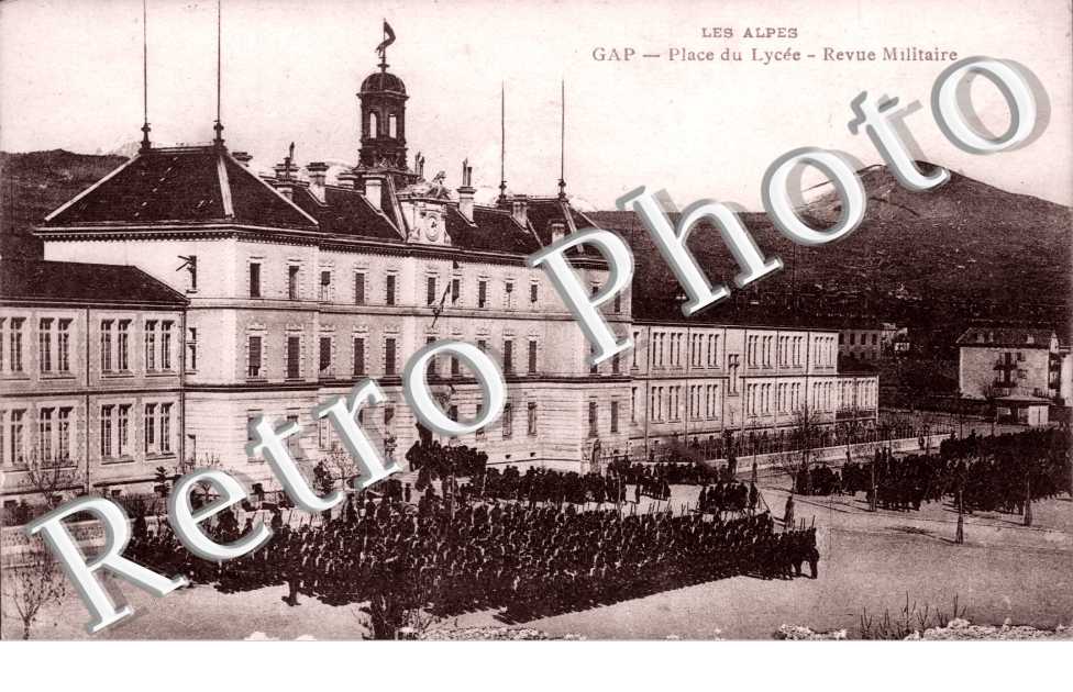 Place du Lycee, Revue Militaire