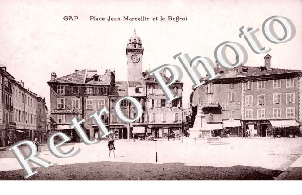 Place Jean Marcellin et le Beffroi