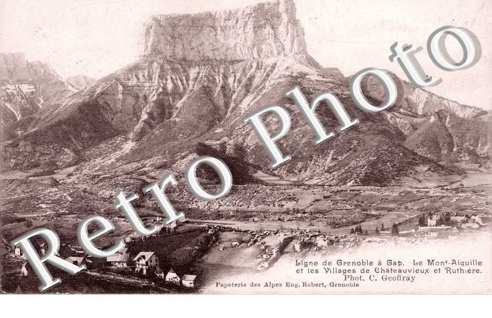 Le mont Aiguille et les villages de Chateauvieux et Ruthiere