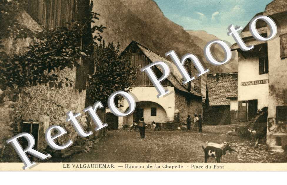 Hameau de la Chapelle, Place du Pont