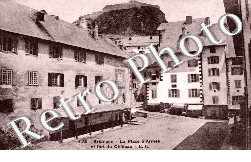 La place d'Armes et fort du chateau