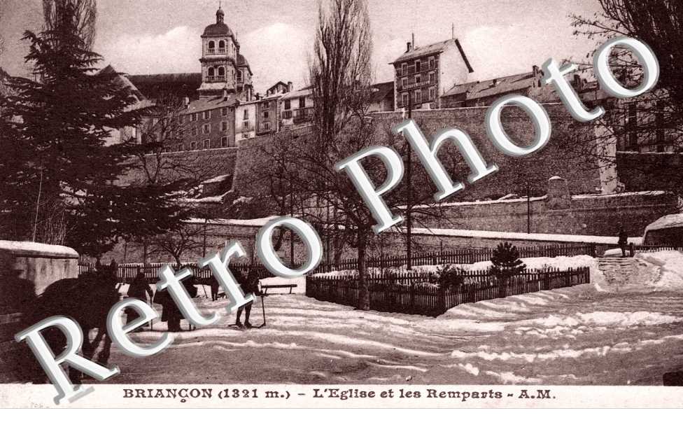 les Plus Beaux Sites du Dauphine, l'Eglise et les Remparts