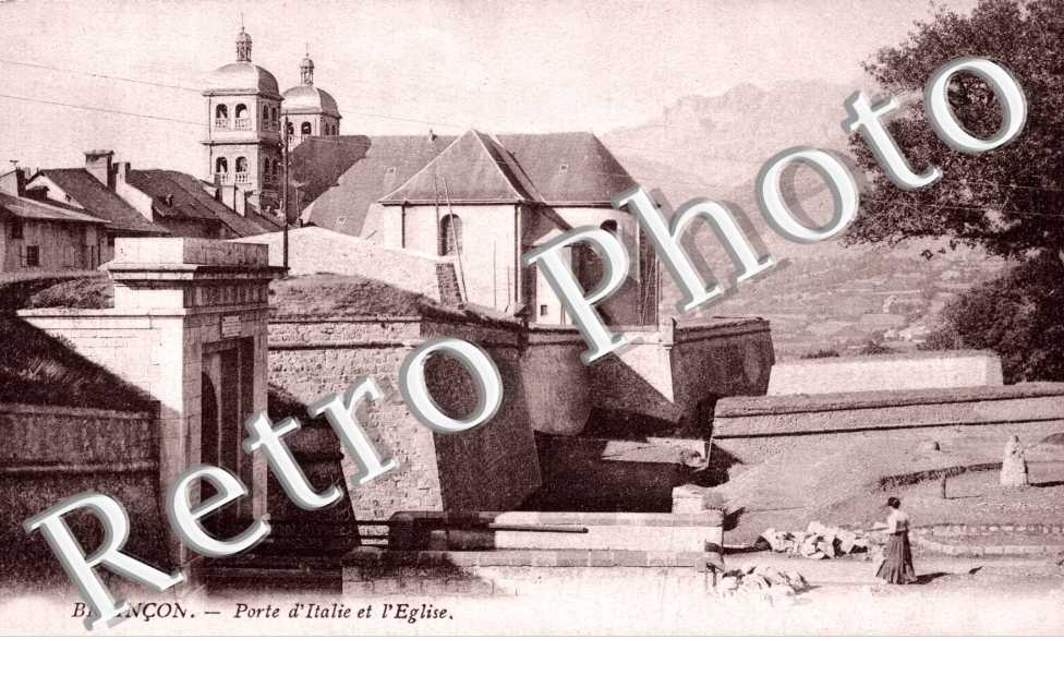 porte d'Italie et l'eglise