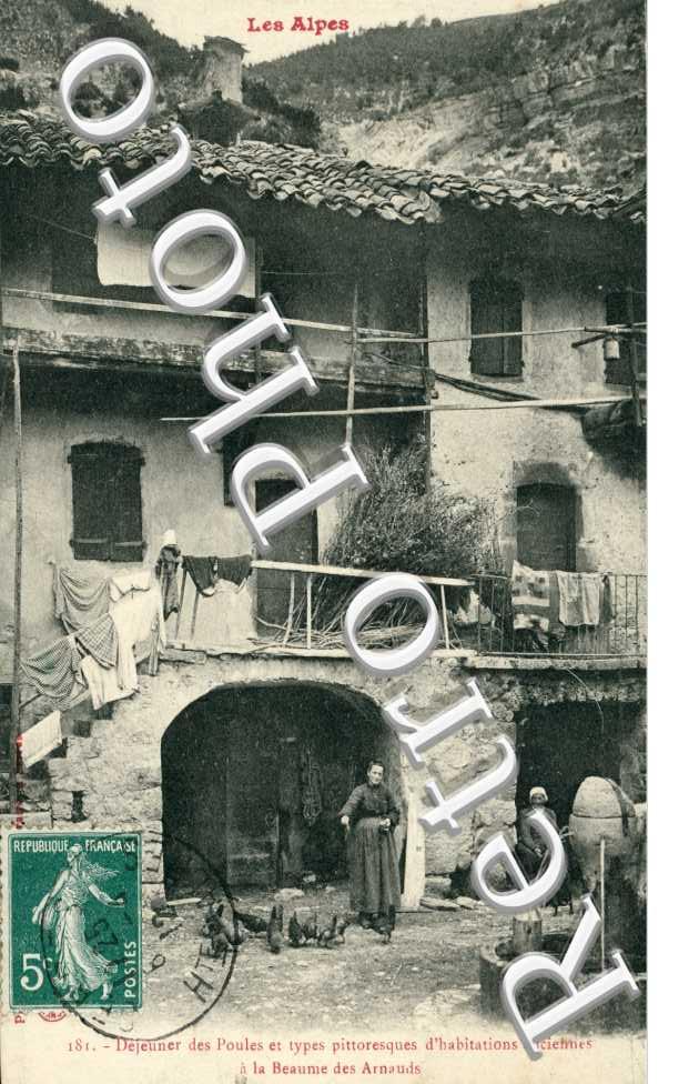 Dejeuner des poules et types pittoresque d'habitations anciennes