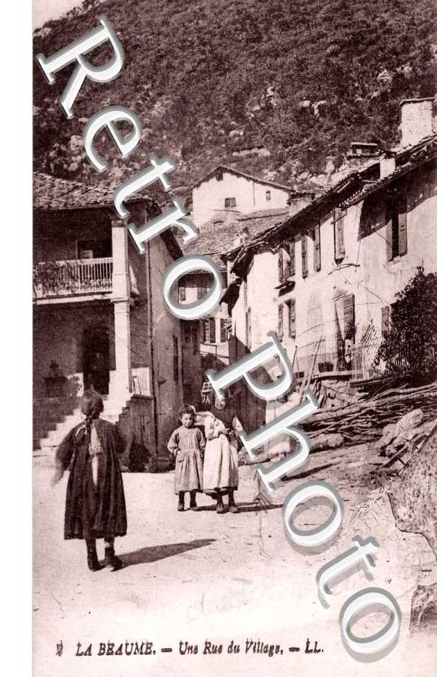 Une Rue du Village