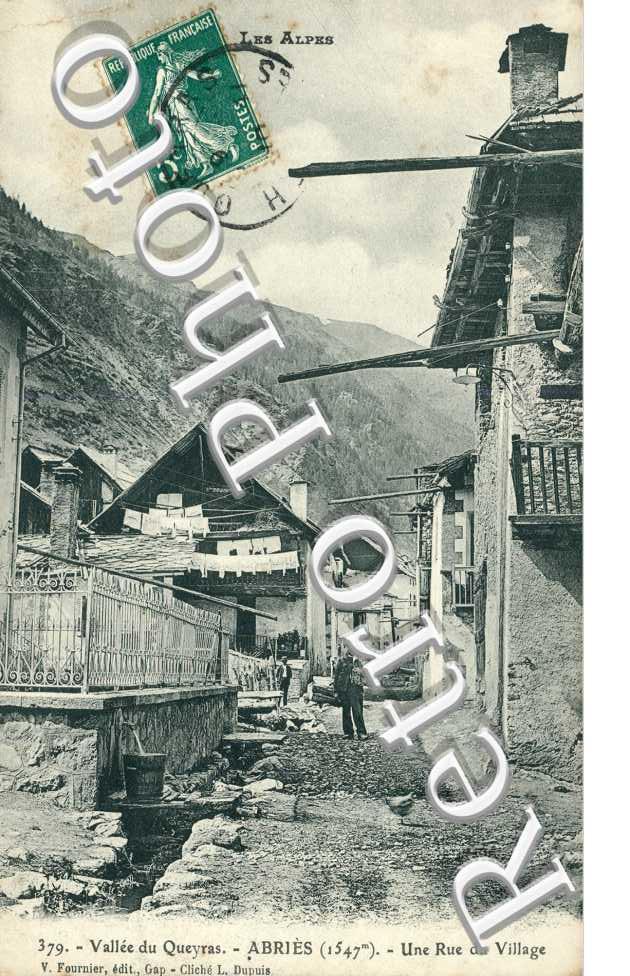 Queyras une rue du village