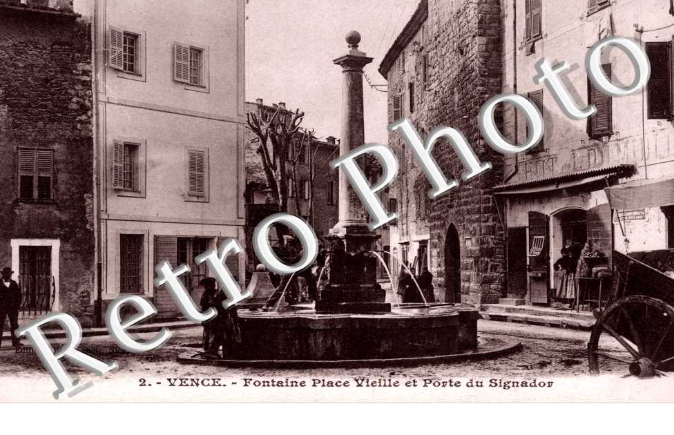 Fontaine Place Vieille et Porte du Signador