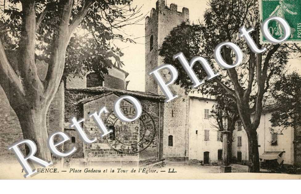 Place Godeau et la Tour de l'Eglise