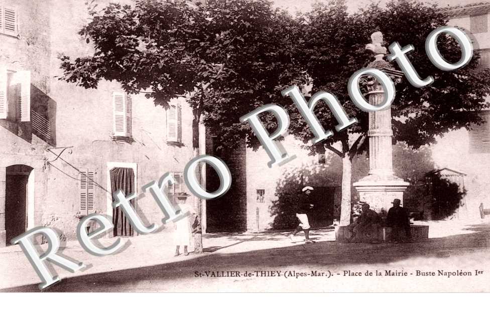Place de la mairie - Buste Napoleon 1er