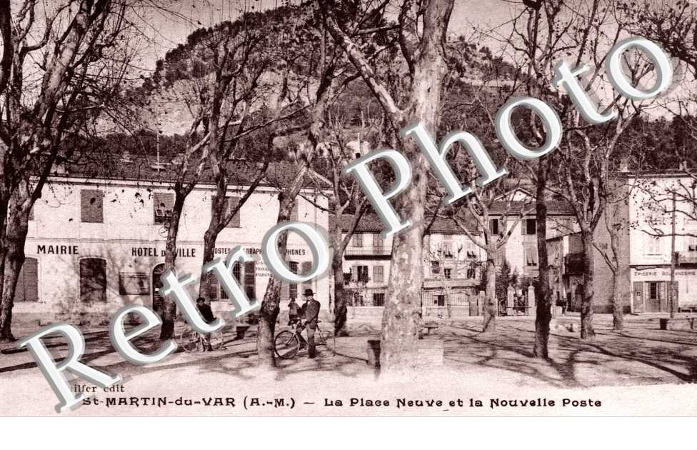 La place neuve et la nouvelle poste
