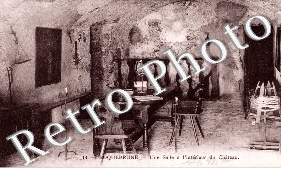 Une Salle a l'Interieur du Chateau