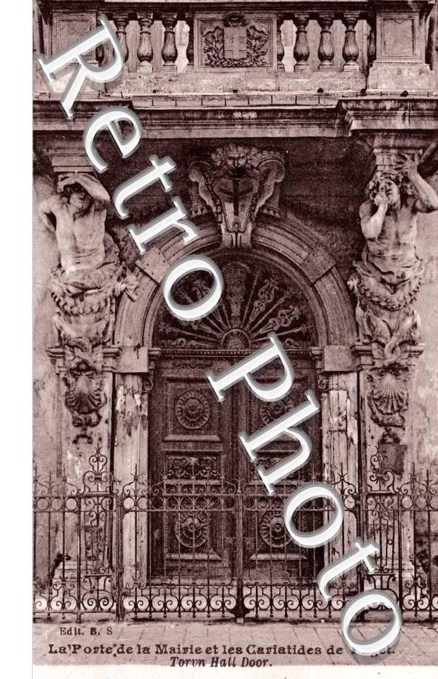 La Porte de la Mairie et les Cariatides