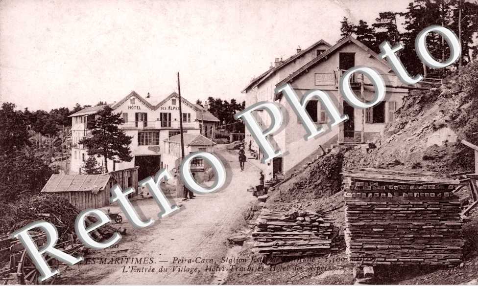 Entree du Village, Hotel des Alpes