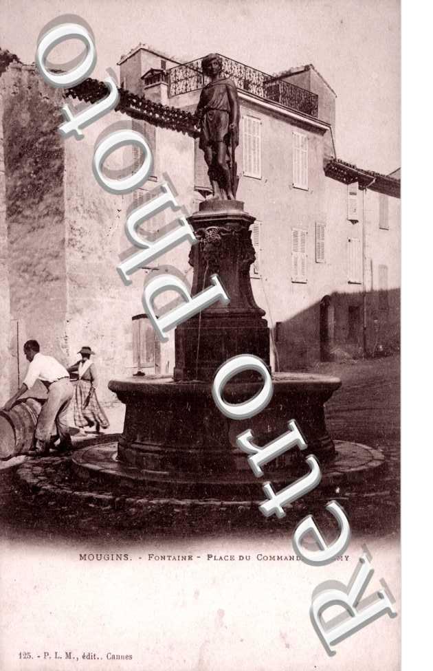 Fontaine - Place du commadant Lamy