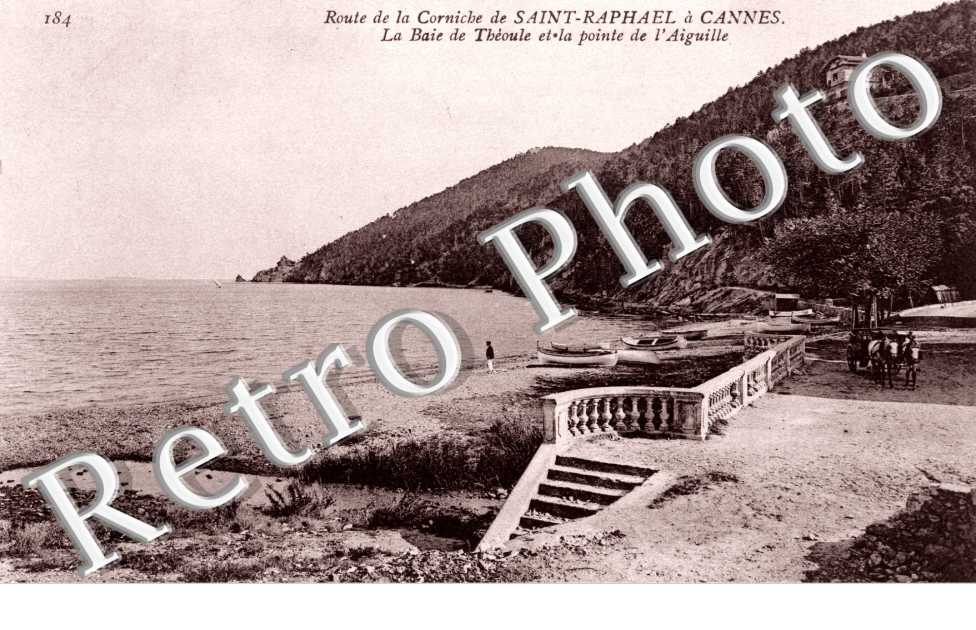 La baie de Theoule et la pointe de l'aiguille - Route de la corniche de St Raphël a Cannes