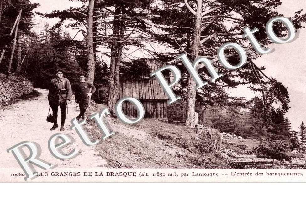 Les Granges de la Brasque - l'entree des baraquements