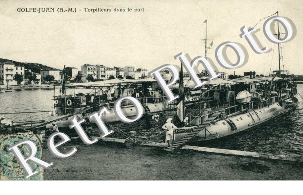 Torpilleurs dans le Port