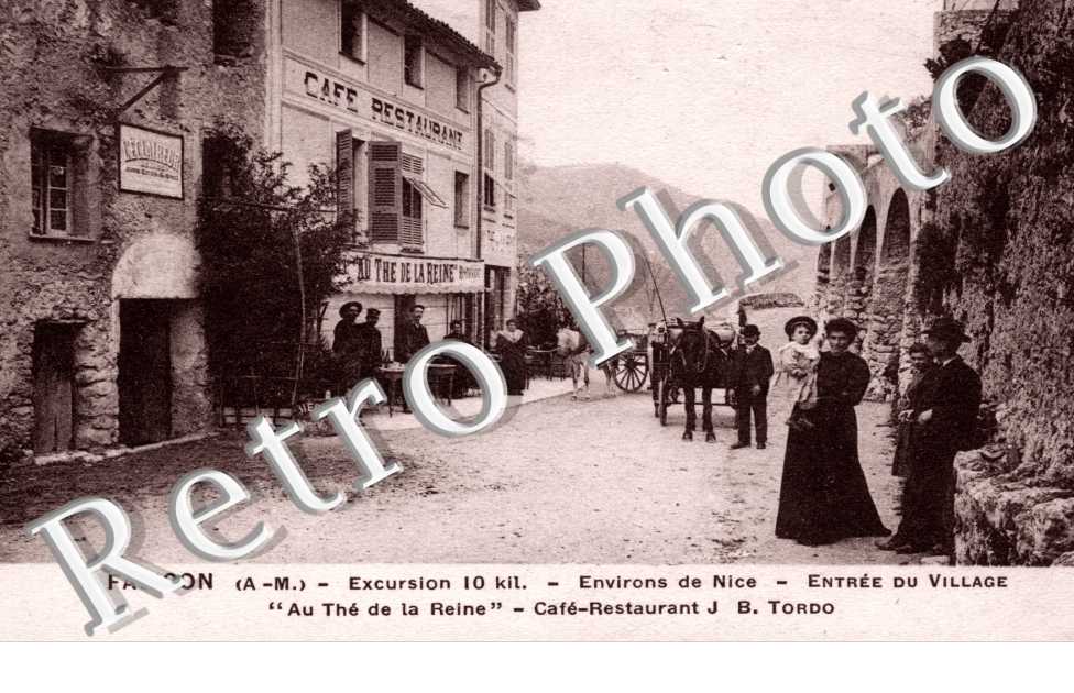 Entree du village  - cafe restaurant J.B. Tordo proprietaire