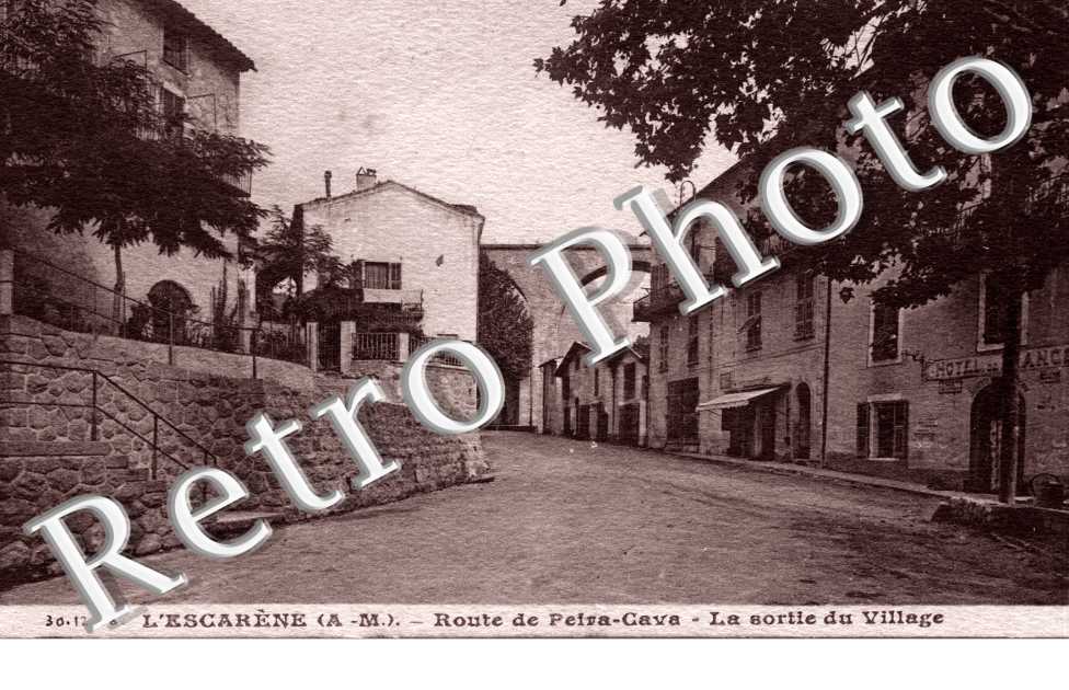 Route de Peira-Cava - la sortie du village