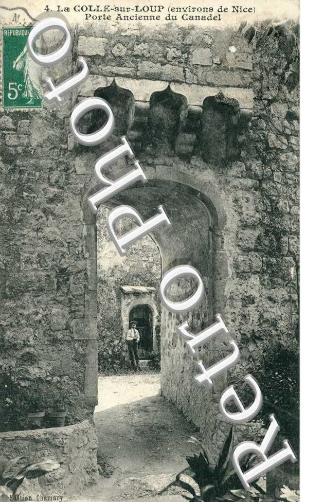 Porte ancienne du Canadel