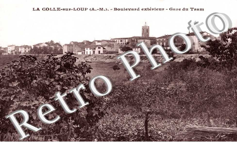 Boulevard extérieur. Gare du Tram