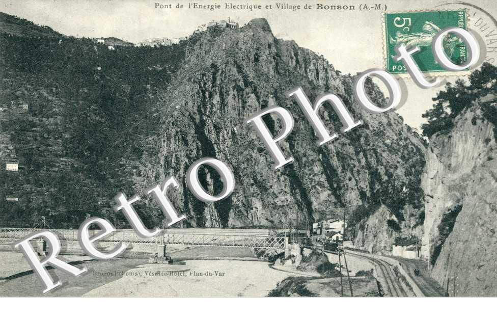 Pont de l'Energie Electrique et le Village