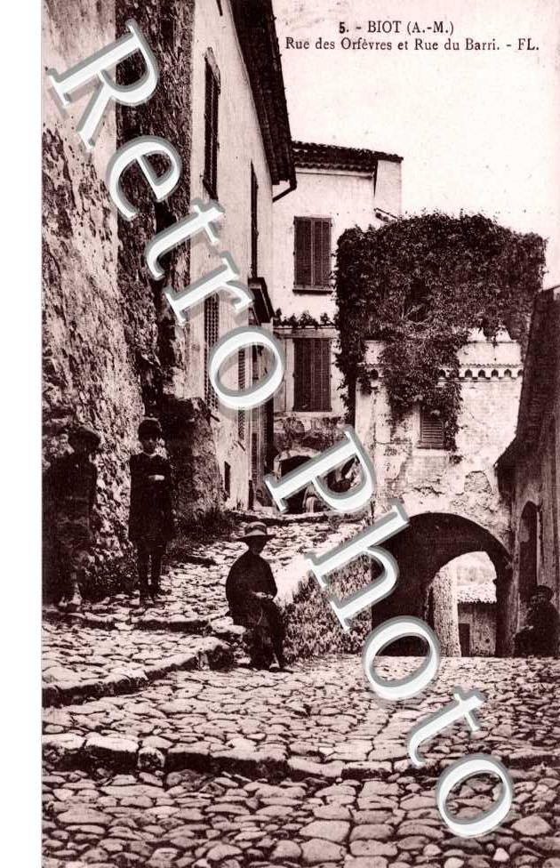 Rue des Orfevres et Rue Barri