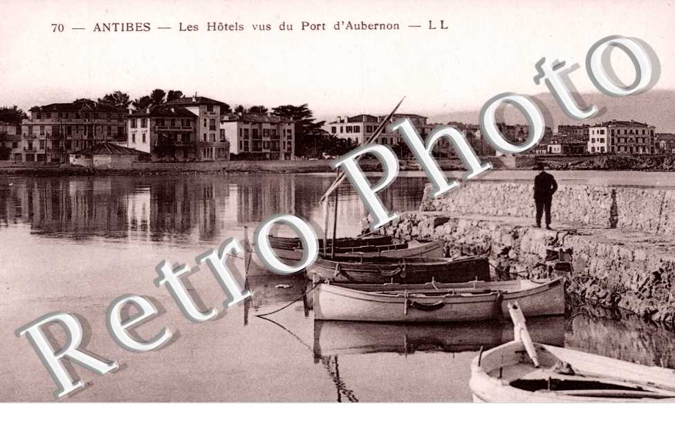 Hotels vus du Port d'Aubernon