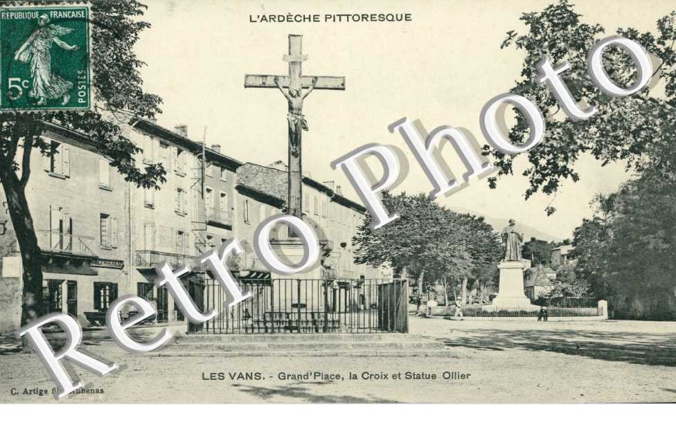 Grand'Place, la Croix et Statue Ollier