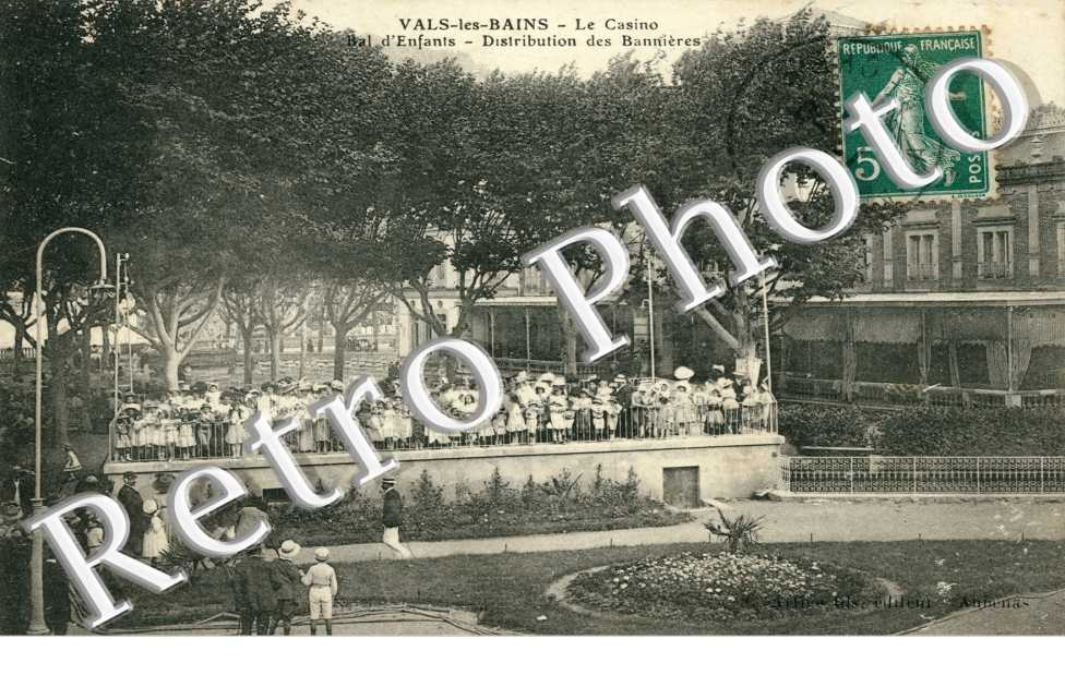 CASino Bal d'enfants, distribution de bannieres