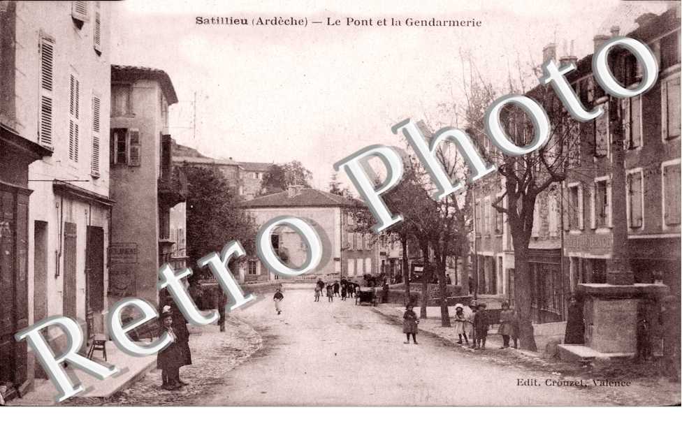 Le Pont et la Gendarmerie