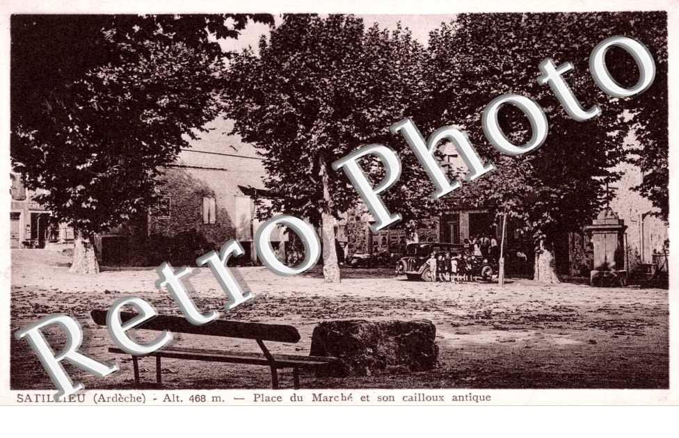 Place du Marche et son cailloux antique