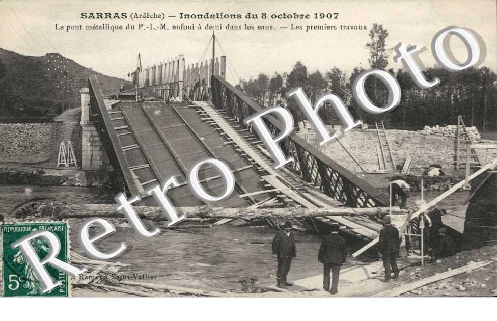 Innondations du 8 octobre 1907 Le Pont metallique enfoui dans les eaux