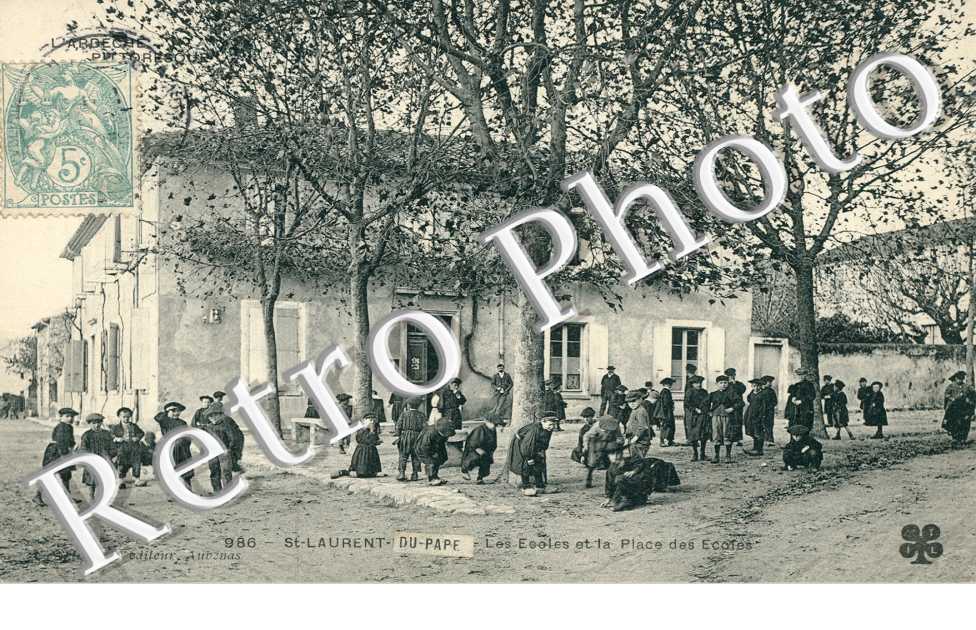 Les ecoles et la place des ecoles