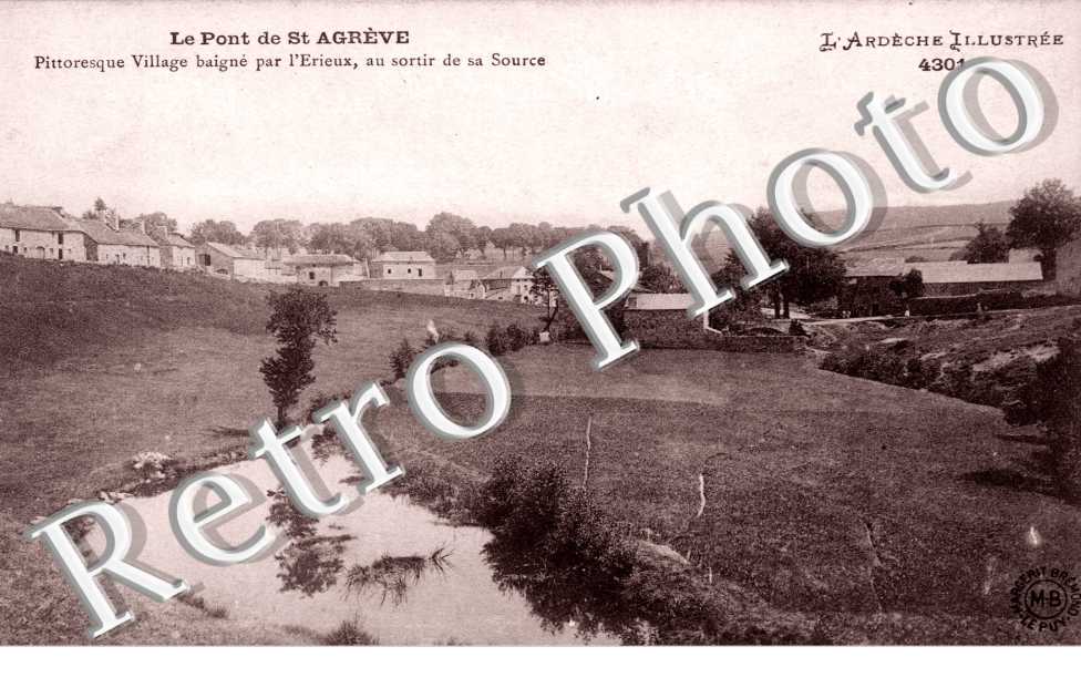 Pittoresque Village au sortir de la Source