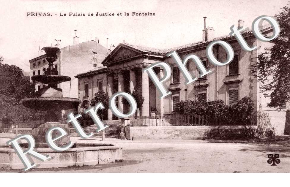 Le Palais de Justice et la Fontaine